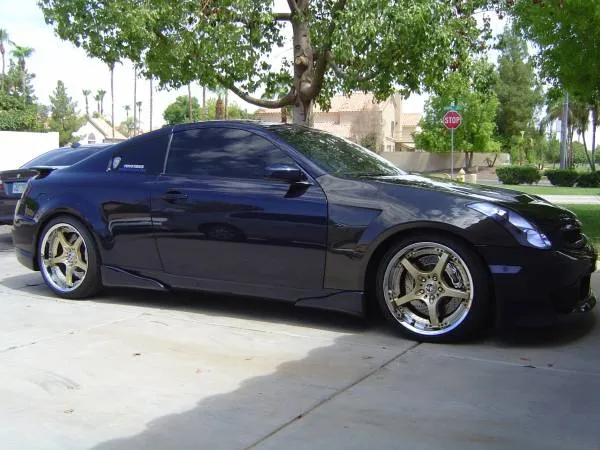 Seibon Front Carbon Fiber Fenders (10mm Wider) Infiniti G35
