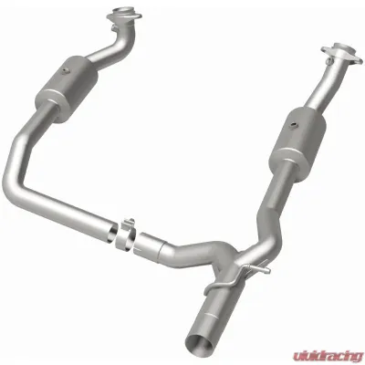 MagnaFlow California Grade CARB Compliant Direct-Fit Catalytic Converter Ford E-350 Super Duty 6.8L 2009-2019 - 5551599