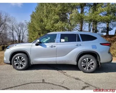 Quality Automotive Accessories Stainless Steel License Plate Bezel 1-Piece  Toyota Highlander 2020-2023 - LP70110