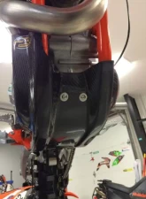 P3 Carbon Hybrid Skid Plate Husqvarna FC 450 | KTM 450 2015-2018                                     - 301077 - Image 4