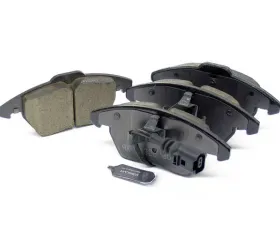 Akebono Brake Pad Set 3C0-698-151 K for Select Vehicles - OEM Quality, Precision Fit