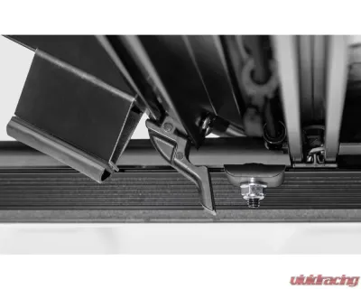 ACCESS Cover LOMAX Tri-Fold Cover 15-19 Chevy / GMC Full Size 1500 / 2500 / 3500 6ft 6in Bed - B1020039