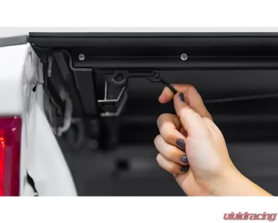 ACCESS Cover LOMAX Tri-Fold Cover 15-19 Chevy / GMC Full Size 1500 / 2500 / 3500 6ft 6in Bed - B1020039