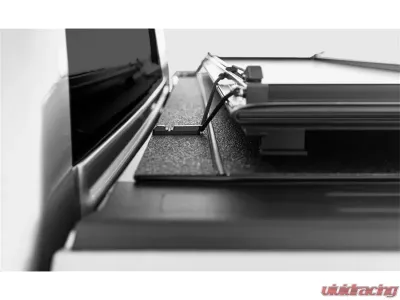 ACCESS Cover LOMAX Stance Hard Tri-Fold Cover 6ft 6" Box Chevrolet | GMC Full Size 2014-2019 - G3020039