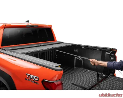 Roll-N-Lock 5' Retractable M-Series Toyota Tacoma 2024 - LG532M