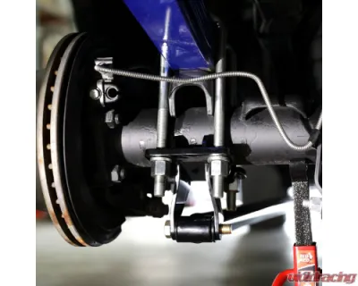 HSP Diesel 70 Inch Flag Red Bolt On Traction Bars 3.5 Inch Axle Diameter Chevrolet | GMC 2001-2010 - 035-2-HSP-BR