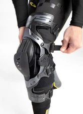EVS Axis Pro Knee Brace - Single Left                                     - AXISP-GRY-ML - Image 10