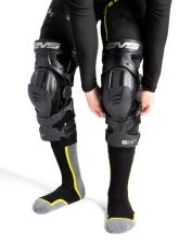 EVS Axis Sport Knee Brace - Pair                                     - AXISS-BK/GY-MP - Image 15