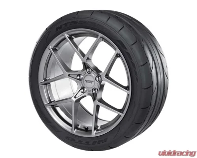 Nitto NT555 RII Tire P305/45R17 102W LL - 108760