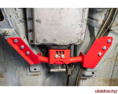 UMI Performance Transmission Crossmember Chevrolet | Pontiac 1982-1992 - 2251-B