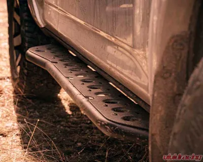 Cali Raised LED Step Edition Rock Slider Double Cab | Long Bed w/ Kick Out | Yes (Powder Coat) | Raw Steel Toyota Tacoma 2024+ - CR4093