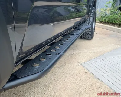 Cali Raised LED Step Edition Rock Slider Double Cab | Long Bed w/ Kick Out | Yes (Powder Coat) | Raw Steel Toyota Tacoma 2024+ - CR4093