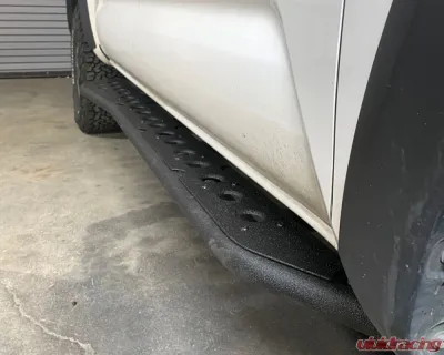 Cali Raised LED Step Edition Rock Slider Double Cab | Long Bed w/ Kick Out | Yes (Powder Coat) | Raw Steel Toyota Tacoma 2024+ - CR4093