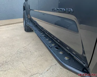 Cali Raised LED Step Edition Rock Slider Double Cab | Long Bed w/ Kick Out | Yes (Powder Coat) | Raw Steel Toyota Tacoma 2024+ - CR4093