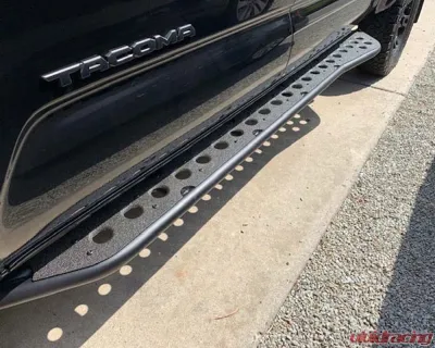 Cali Raised LED Step Edition Rock Slider Double Cab | Long Bed w/ Kick Out | Yes (Powder Coat) | Raw Steel Toyota Tacoma 2024+ - CR4093