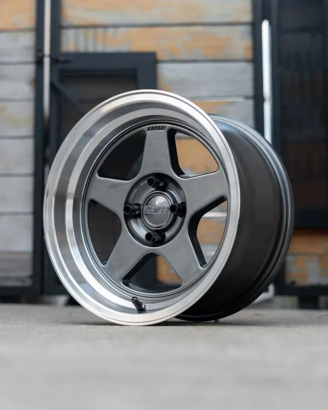 ダミー　クナイ EQT TAKUMI SEN ベースアッパーはメッシュ。 グレーのレイヤー