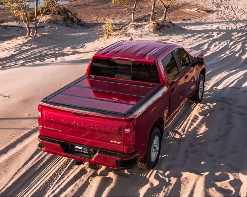 Undercover Fusion 5.7ft Hard Folding Bed & Tonneau Cover without RAMBox (Paint Code JWD Ivory Pearl) RAM 1500 2019+ - AR32008L-JWD