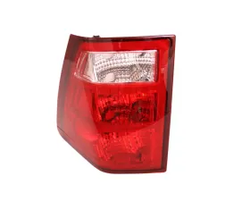 Omix Right Tail Light 05-06 Jeep Grand Cherokee (WK)