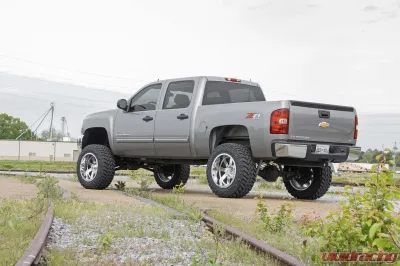 Rough Country 7.5" Lift Kit M1 Struts w/M1 Rear Shocks Chevrolet Silverado 1500 GMC Sierra 1500 4WD 2007-2013 - 26440