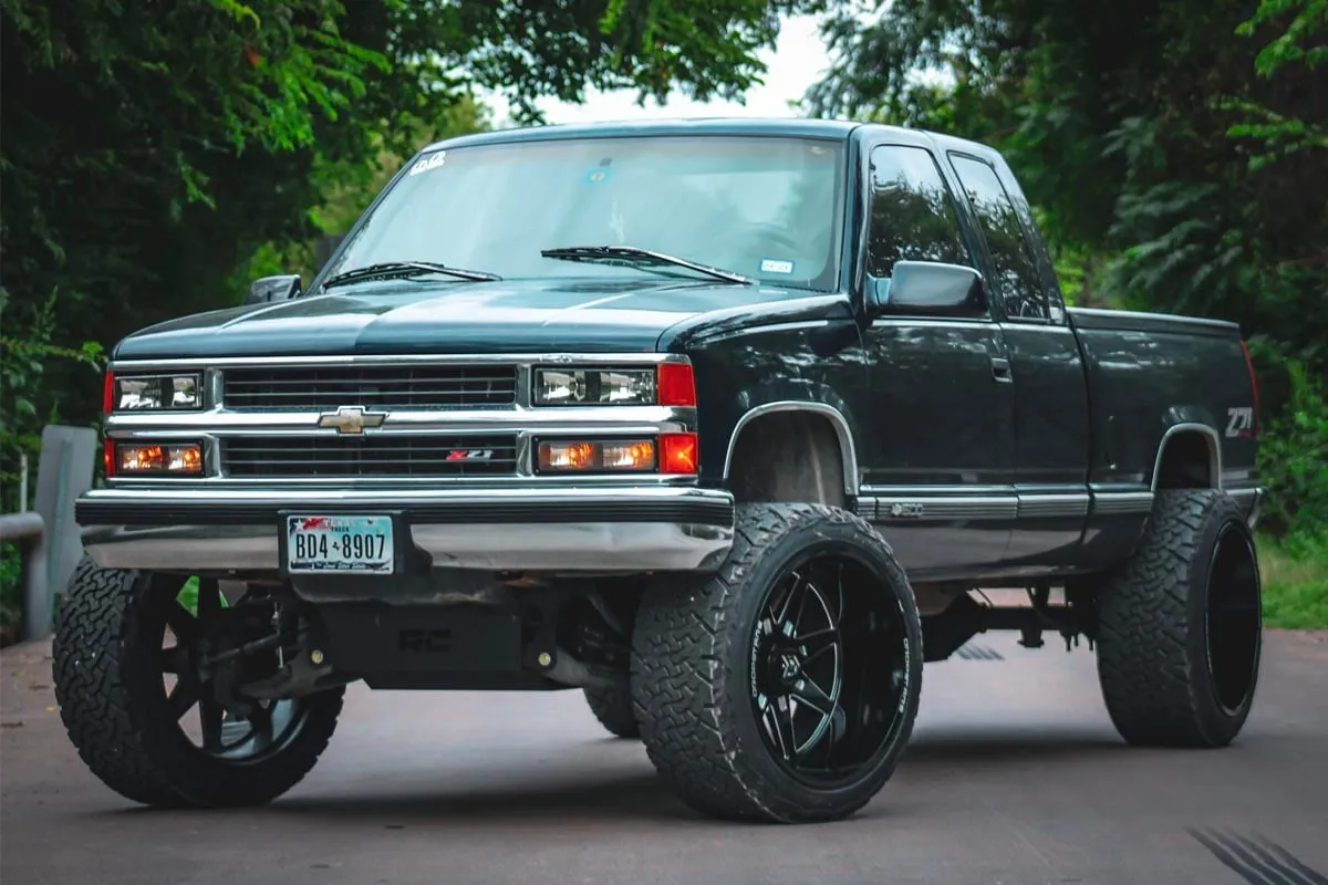 Rough Country 6" Lift Kit w/V2 Monotube Chevy GMC 1988-1999 - 27670