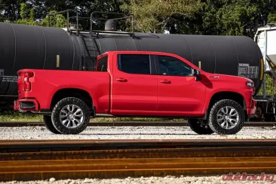 Rough Country 3.5" Lift Kit M1 Struts | M1 Chevy Silverado 1500 2WD | 4WD 2019-2025 & Classic - 29540RED