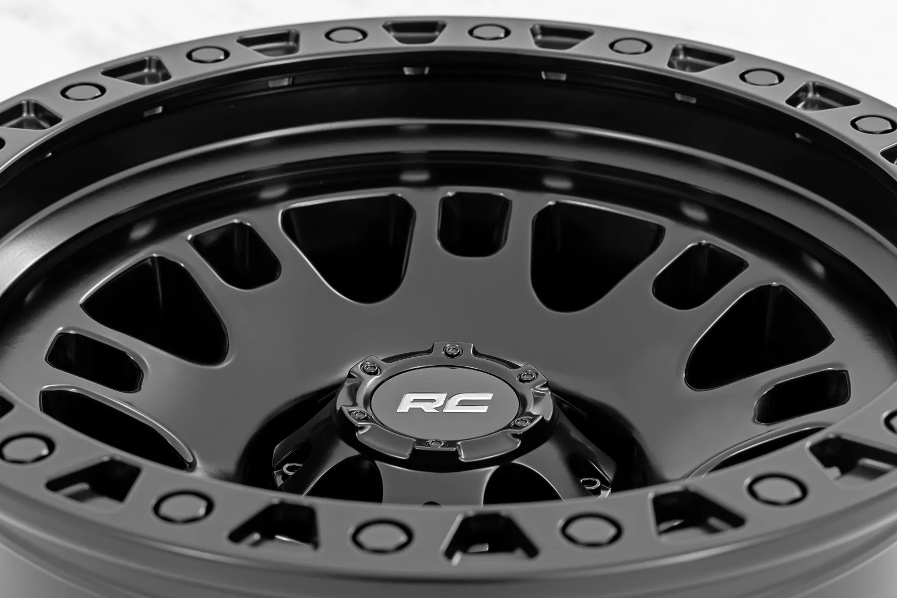 れいか　0819 Rough Country 82 Series Wheel | One-Piece | Semi Gloss Black