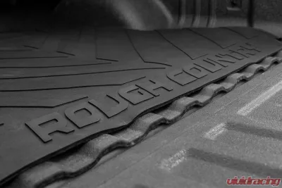 Rough Country Bed Mat 5' Bed RC Logo Chevy | GMC Canyon | Colorado 2WD | 4WD 2014-2022 - RCM690
