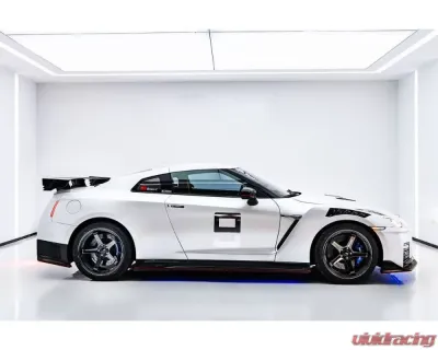 Carbonado CFRP Side Skirts Nissan GTR R35 2008-2022 - CF1256NSMO