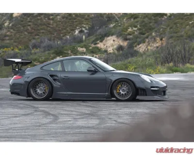 Carbonado FRP DE Style Wide Body Fender Flare for Porsche 911/997.2 Turbo & S 2009-2012 - 9318LB-FWFF-SET