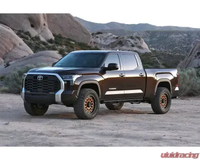 Fabtech 3'' Uniball UCA Lift Kit w/Front Dirt Logic 2.5 Coilovers & Rear Coil Spring Spacers w/Rear Dirt Logic 2.25 Shocks Toyota Tundra 4WD 2022-2024 - K7087DL