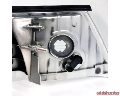 Spec-D Factory Style Headlights w/ Corner Signal Lights (Chrome Housing/Clear Lens) Ford Crown Victoria 1998-2011 - 2LCLH-VIC98-EU