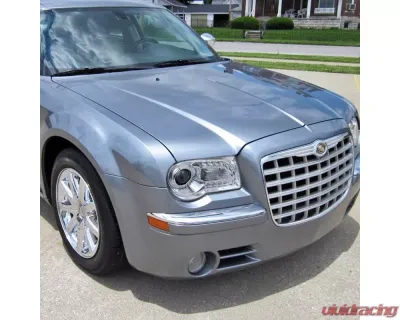 Spec-D Projector Headlights w/ LED Light Strips (Chrome Housing/Clear Lens) Chrysler 300 2005-2010 - LHP-300C05-TM
