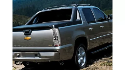 Spec-D LED 3rd Brake Light (Chrome Housing/Clear Lens) Chevrolet Avalanche 2007-2012                                     - LT-AVA07RBCLED-CY - Image 4