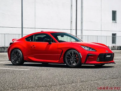 GramLights 57TR Wheel 18x8.5 5x114.3 38mm Glass Black - WGYV38E6XZ