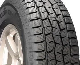 Cooper Discoverer Snow Claw Studdable Tire 235 /65 R16 121R C8 BSW