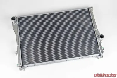 CSF Cooling - Racing & High Performance Division BMW E39 M5 / 540i (MT) High-Performance All-Aluminum Radiator Center - 7064
