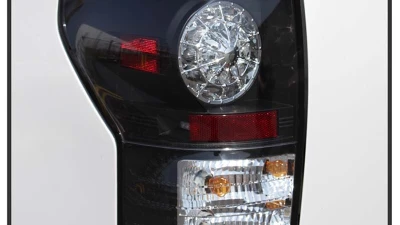 Spyder Auto LED Black Tail Lights for Toyota Tundra 2007-2009, Durable Design                                     - ALT-YD-TTU07-LED-BK - Image 9