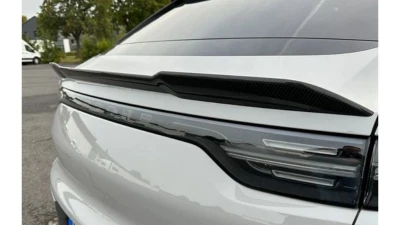 TechArt Rear Spoiler Glossy Carbon for Porsche Cayenne Turbo E3.2 2024-2025                                     - 09Y.121.800.009G - Image 3