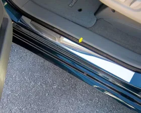 Quality Automotive Accessories 2-Piece Stainless Steel Door Sill trim Toyota Sienna 4-Door Minivan 2011-2020