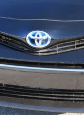 Quality Automotive Accessories 1-Piece Stainless Steel Front Grille Accent Trim Toyota Prius V 4-Door Hatchback 2012-2017                                     - SG12700 - Image 6