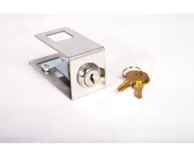 This hood lock kit from Rugged Ridge fits 98-06 Jeep Wrangler. 2 keys included. Jeep Wrangler 1998-2006
