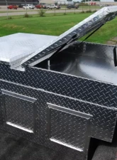 Owens Products 58 W x 40 D x 26 H Diamond Tread Aluminum Dog Box Hunter Series Triple Compartment with Top Storage & All Seasons Rear Vents                                     - 55053 - Image 2
