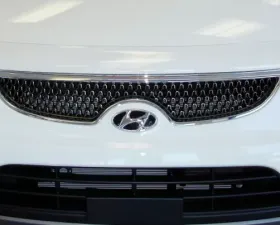 AVS Bugflector II Hood Shield - Smoke Hyundai Veracruz High Profile 2007-2011