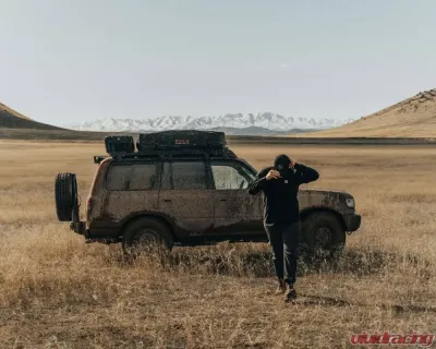 ROAM Adventure Co Vagabond Standard Forest Green/Hyper Orange Rooftop Tent - ROAM-RTT-VB-FO-NA