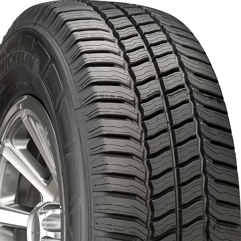 Michelin Agilis CrossClimate LT235 85 R16 120R E1 BSW 65681