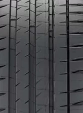 Michelin Pilot 4 S Tire 335/25ZR22 105Y                                     - 26409 - Image 2